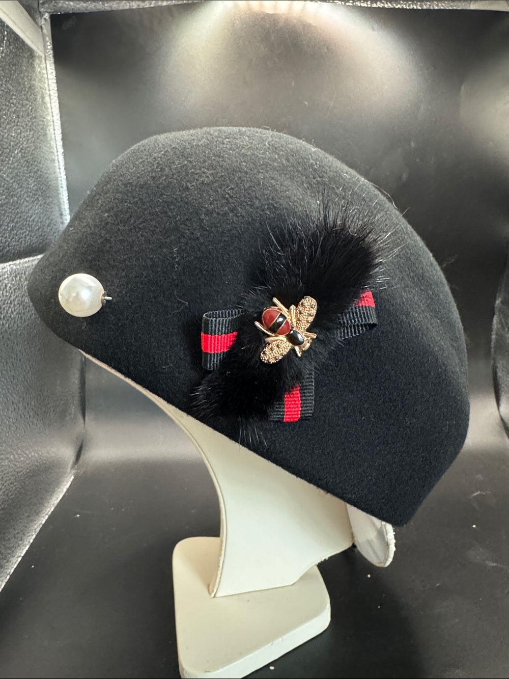 NWT Black 100% Wool Beret with Decorative Bee Accent Old Stock Giovannio NY